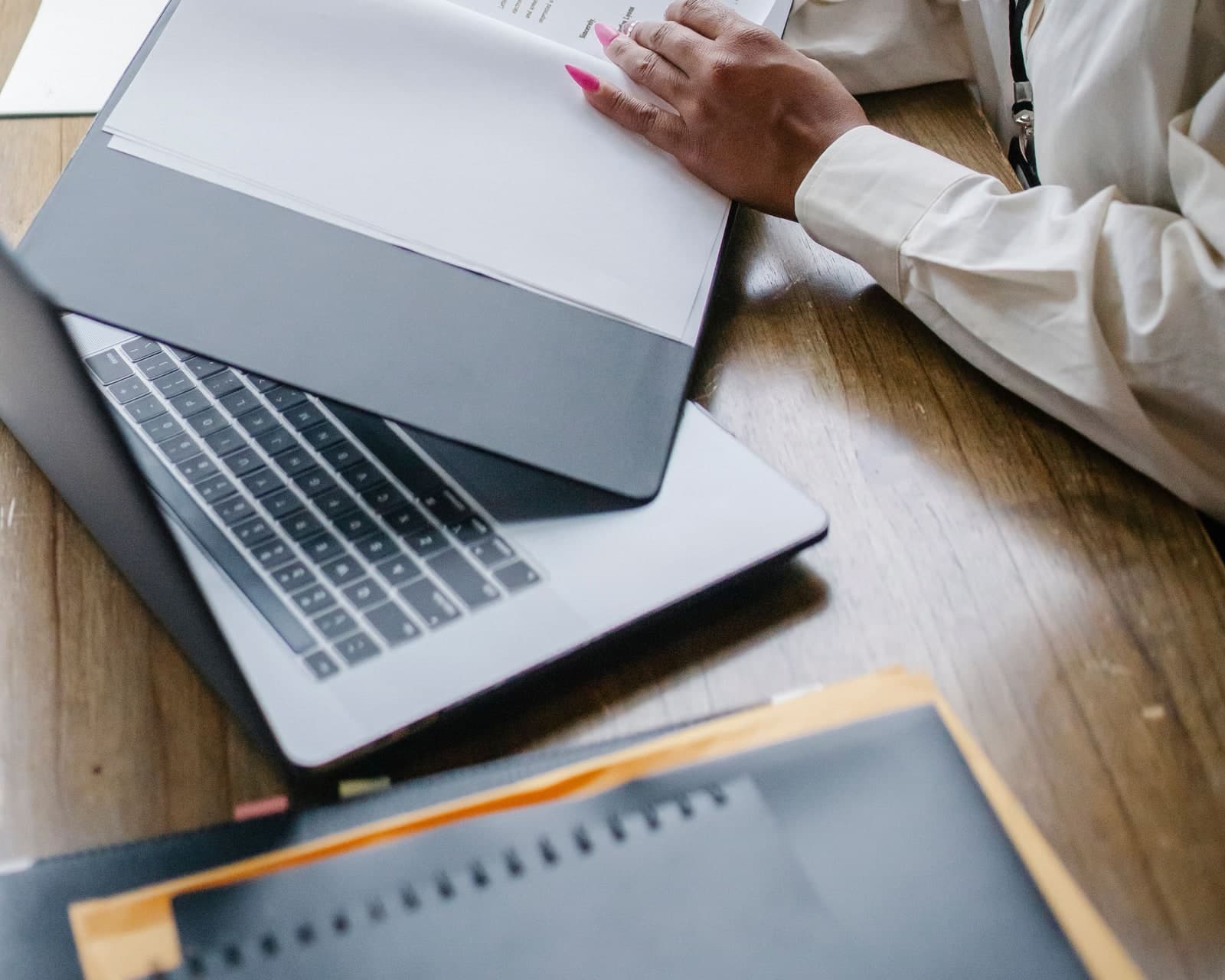 Sanctions screening assurance: connecting risk assessment to alert decisions